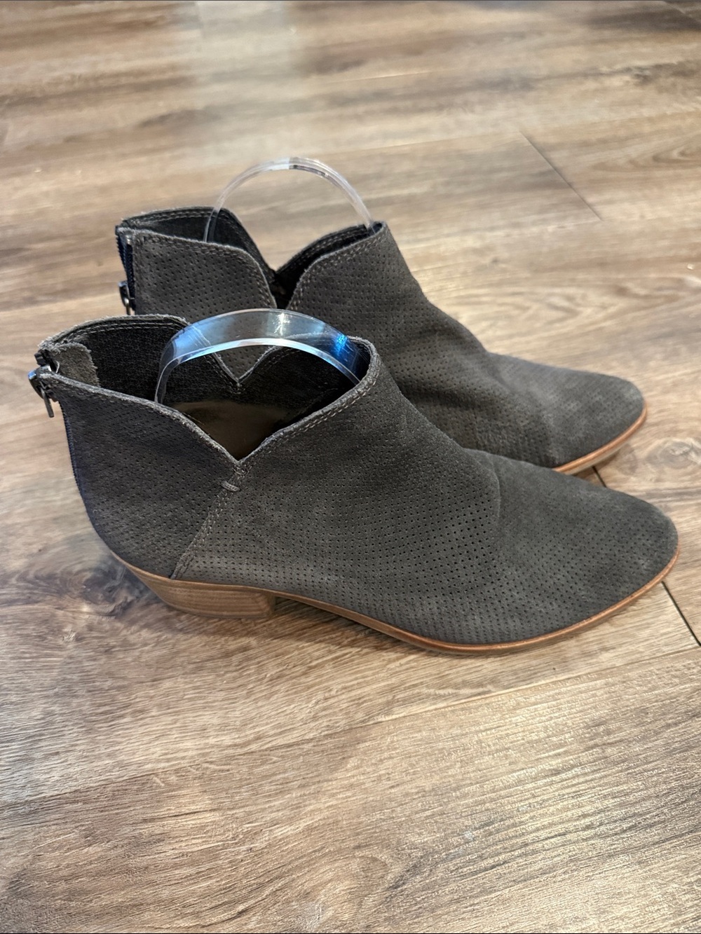Dolce Vita Karsen Gray Suede Ankle Bootie Size 9.5